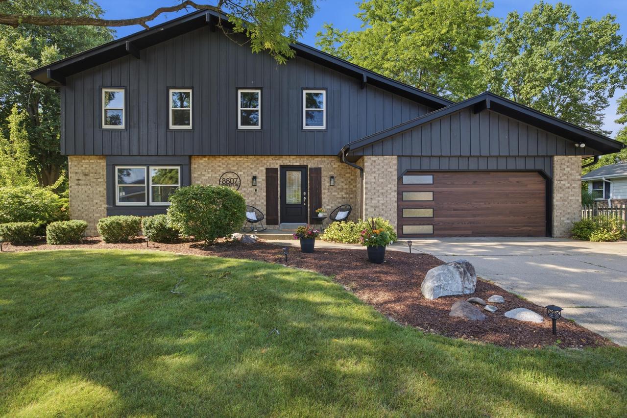 8807 Greenhill Ln, Greendale, WI 53129