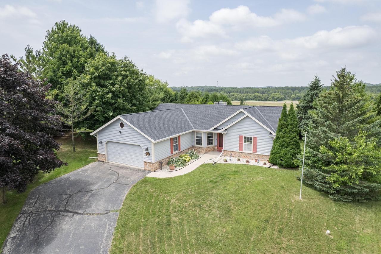 W4743 Scott Ln, Lebanon, WI 53047
