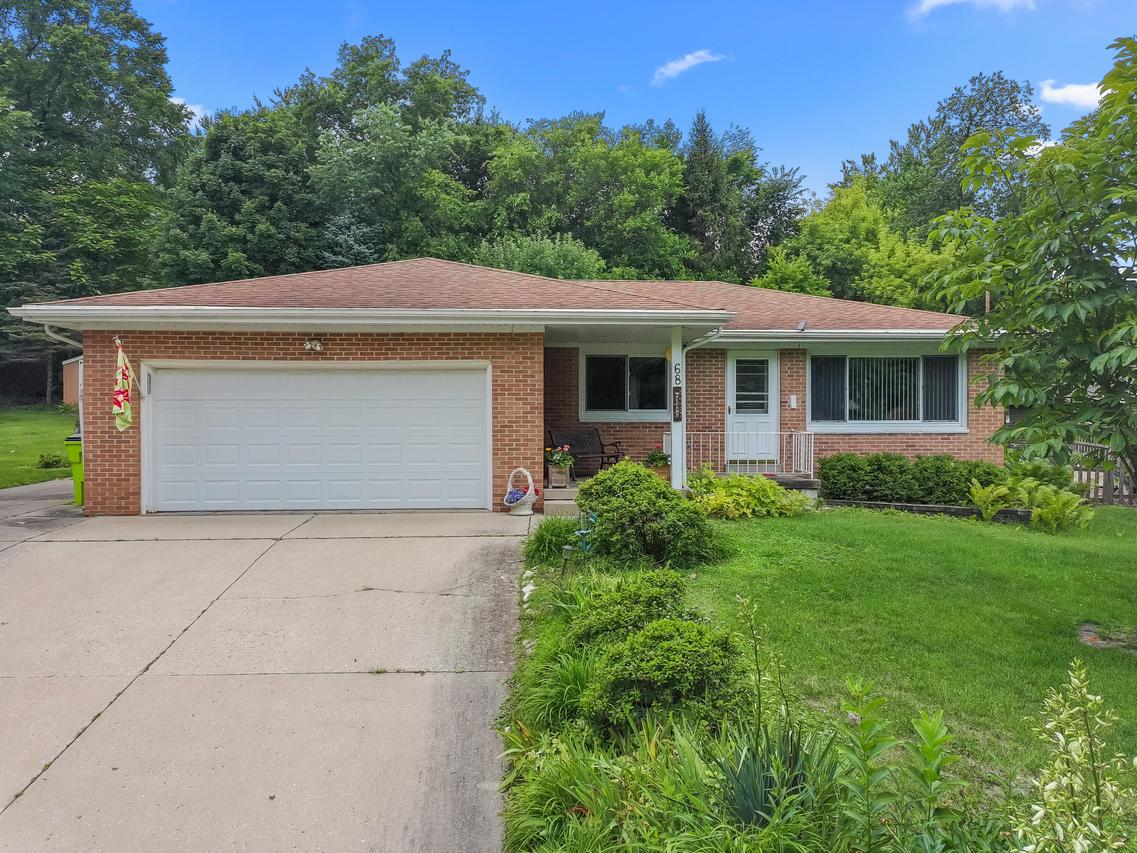 68 Oakwood St, Williams Bay, WI 53191