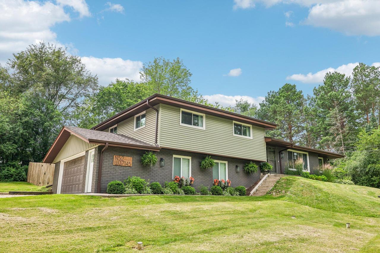 N52W37145 Juneau Ave, Lac La Belle, WI 53066