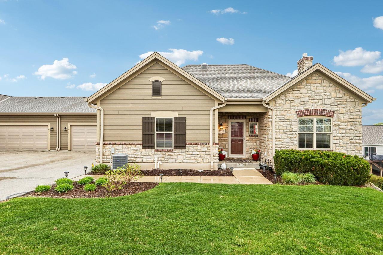 1016 Ann Marie Way, Oconomowoc, WI 53066