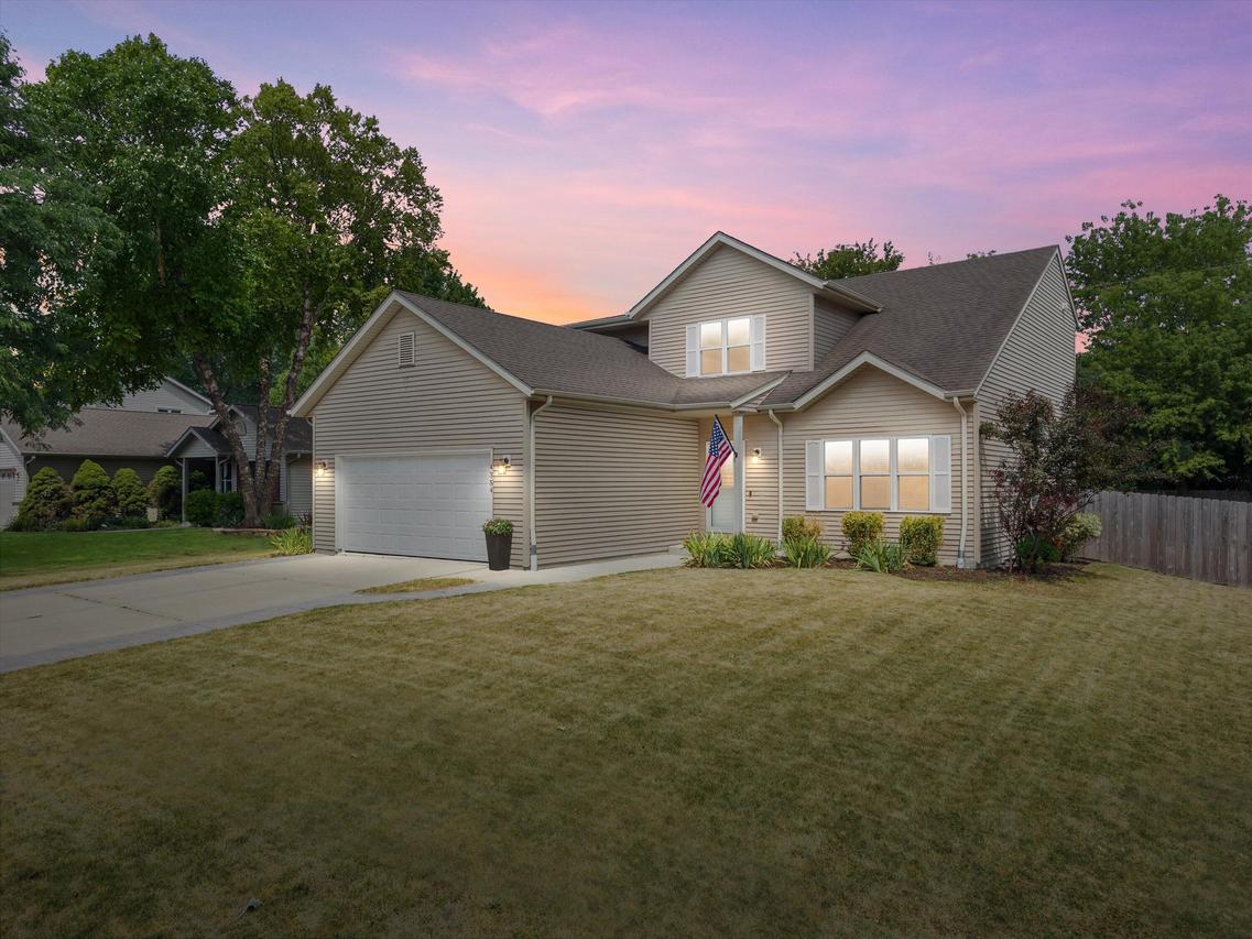 4354 S 50th St, Greenfield, WI 53220