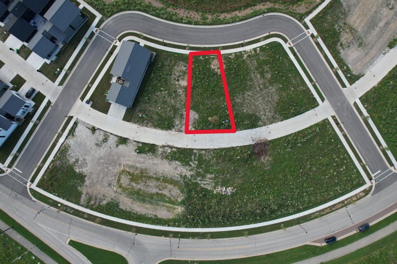 9451 S Cypress Pl, Oak Creek, WI 53154