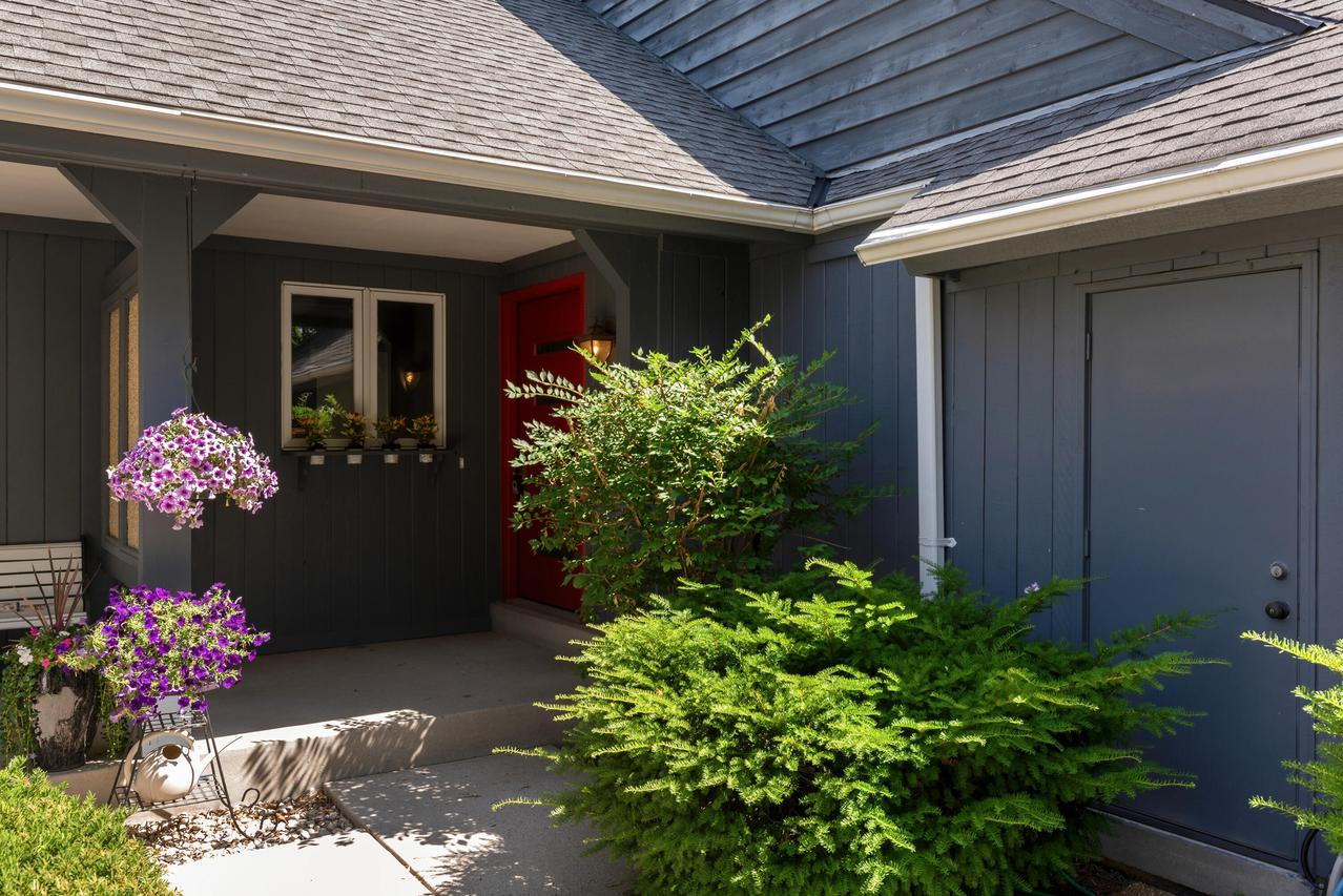 10329 N Savannah Ct, Mequon, WI 53092