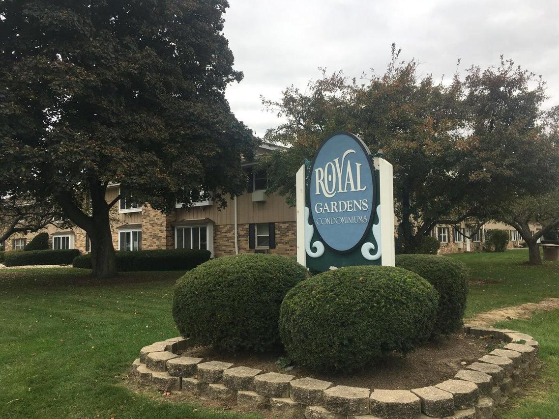 5625 W Brown Deer Rd #215, Brown Deer, WI 53223