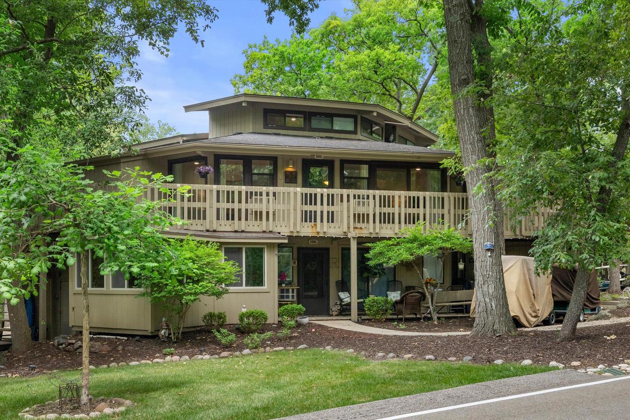 504 Rolling Green #G, Fontana, WI 53125