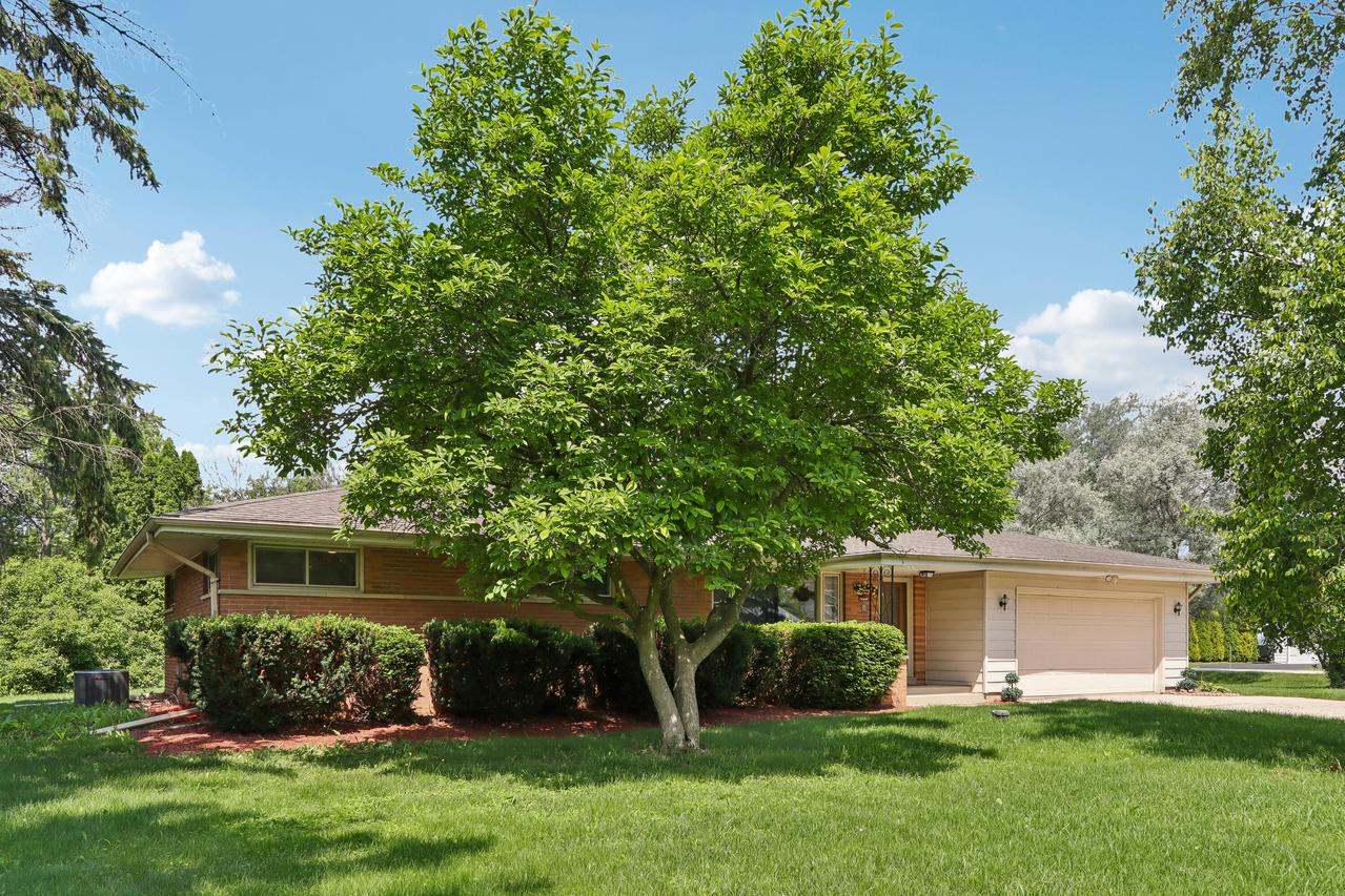 8173 S 28th St, Franklin, WI 53132