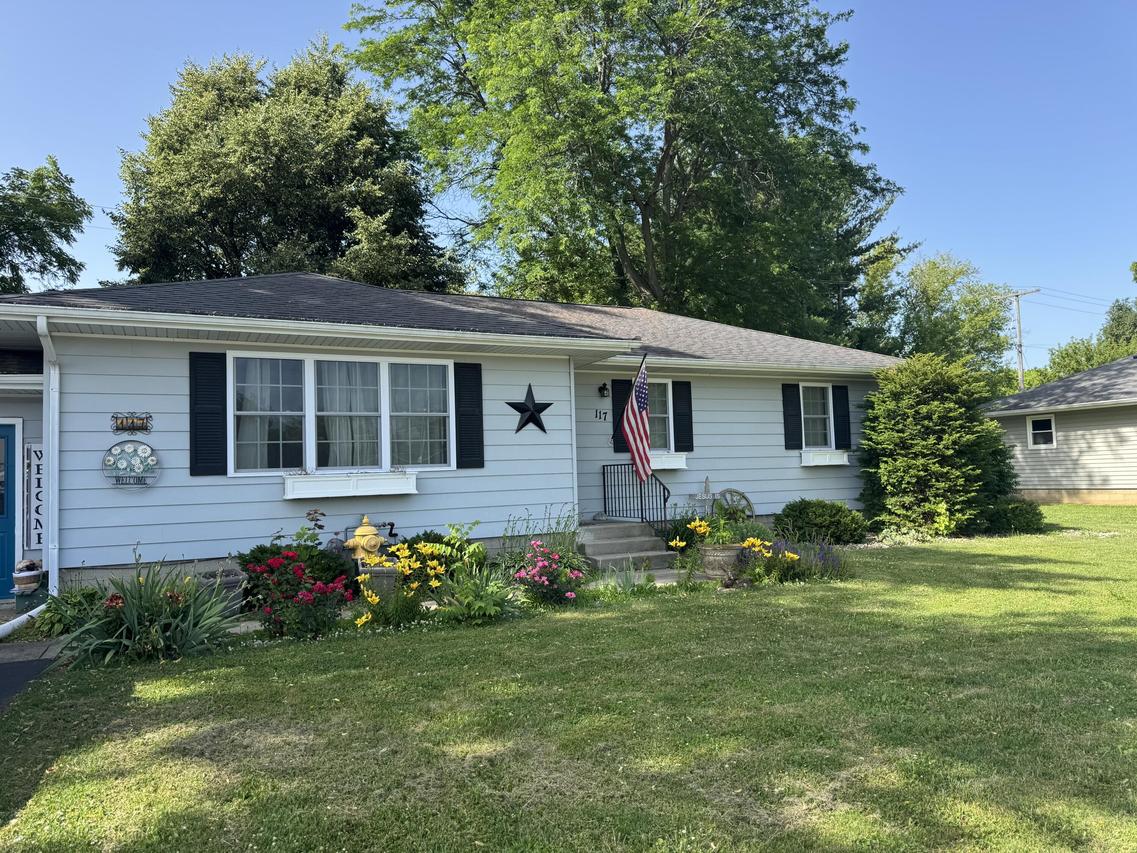 117 Prosser St, Salem Lakes, WI 53170