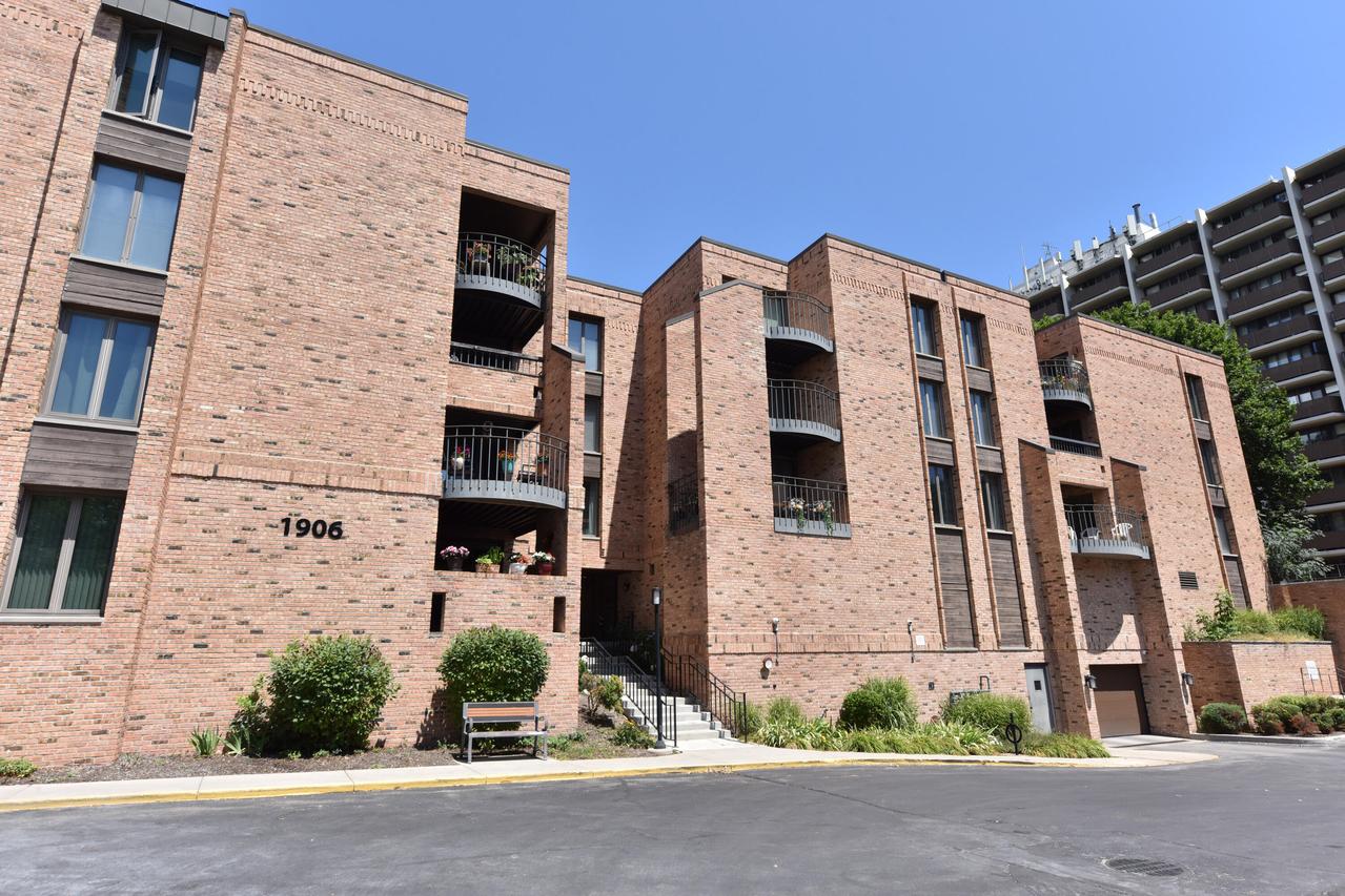 1906 E Shorewood Blvd #265, Shorewood, WI 53211