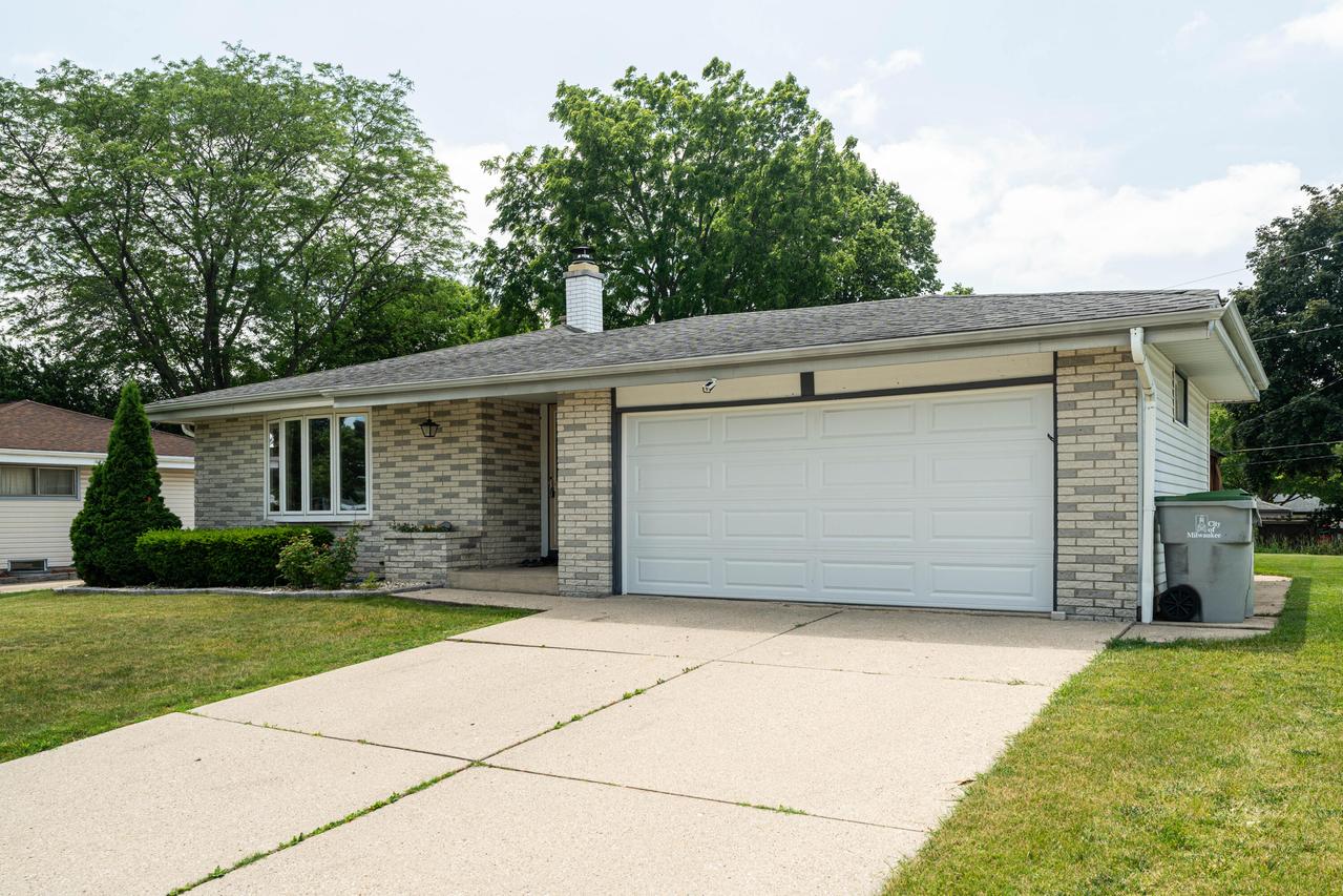 8625 W Petersik St, Milwaukee, WI 53224