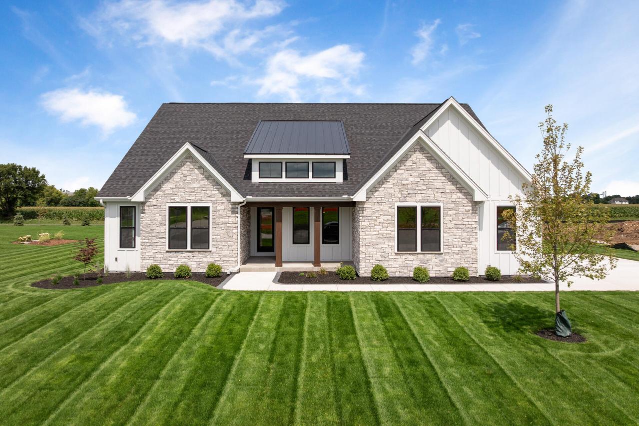 N63W35852 Frederick Dr, Oconomowoc, WI 53066