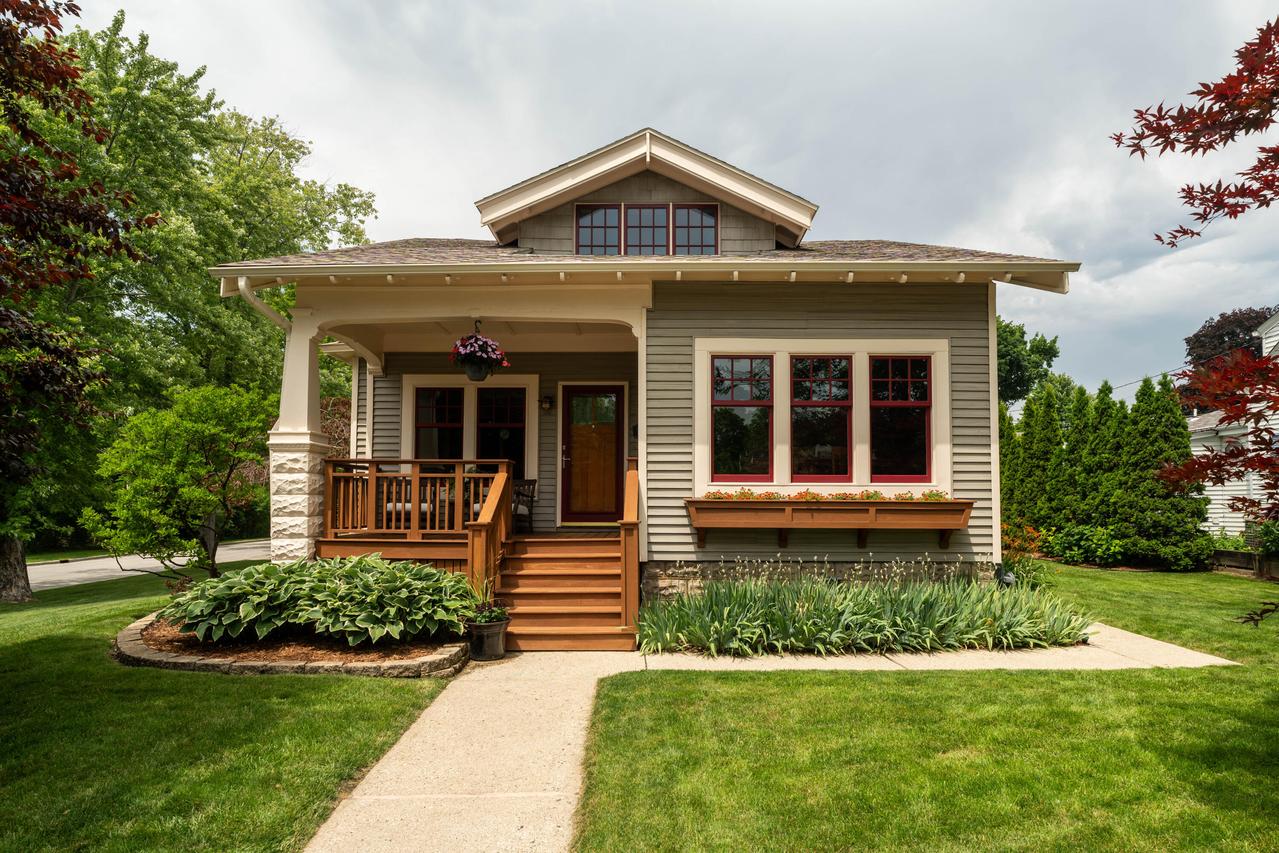 1004 Cherry St, South Milwaukee, WI 53172