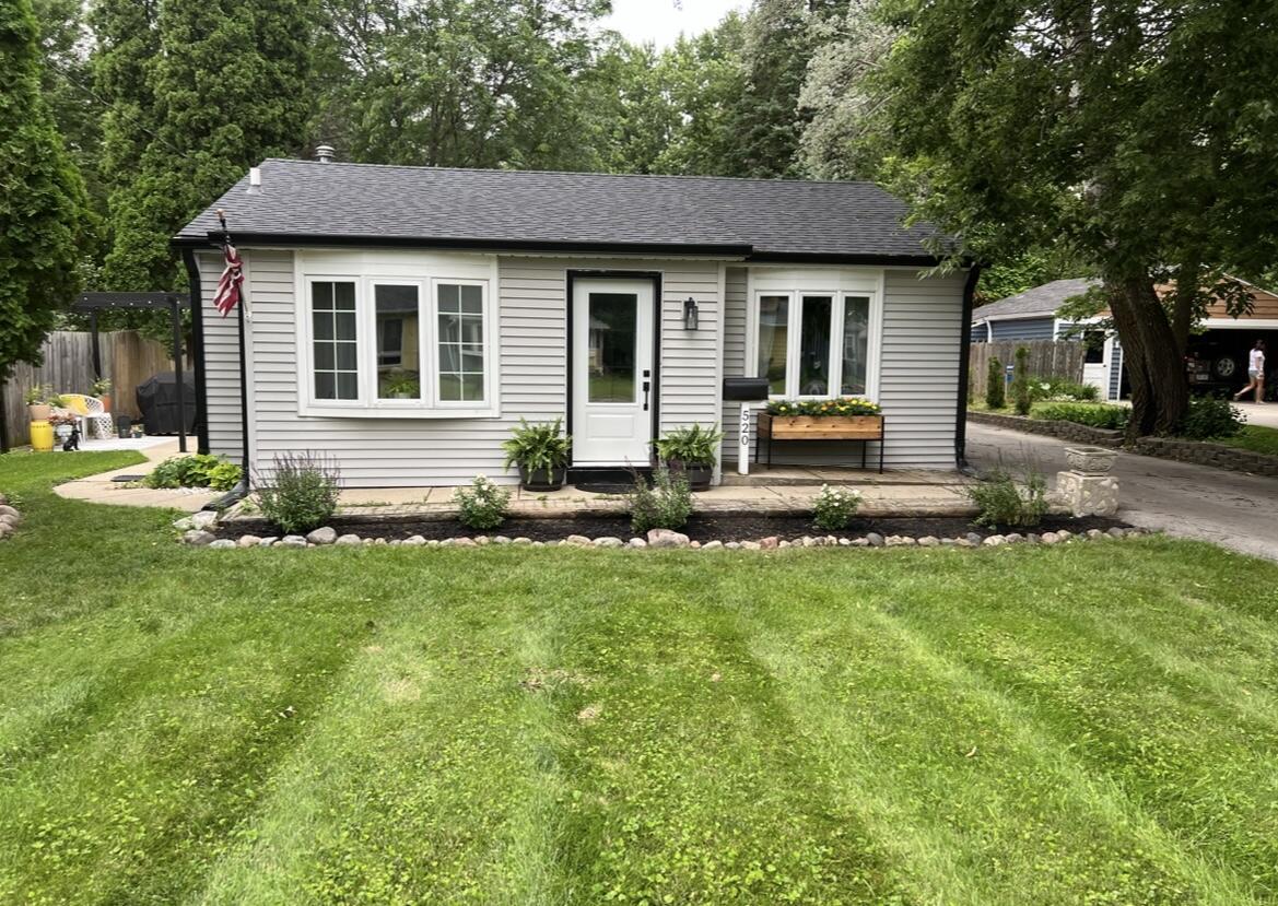 520 W Lincoln St, Oconomowoc, WI 53066