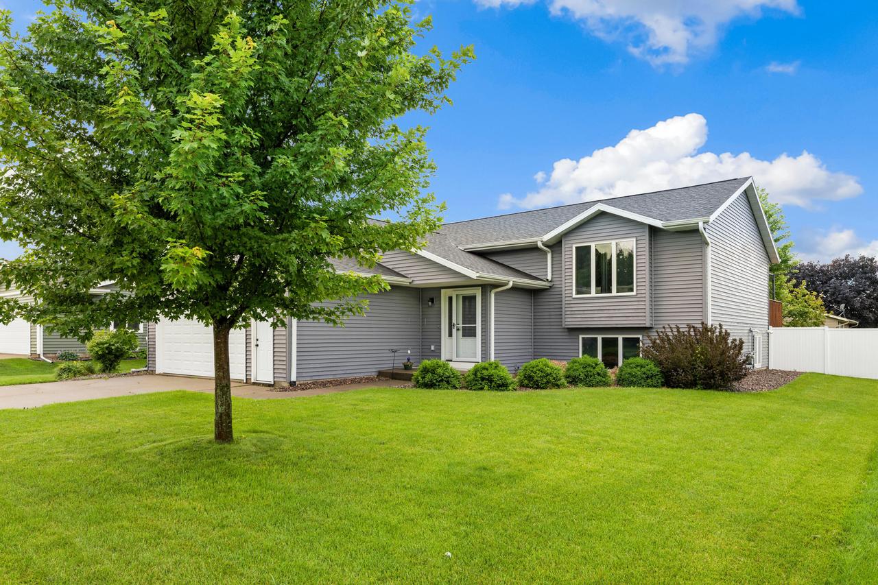 430 Lee Dr, West Salem, WI 54669