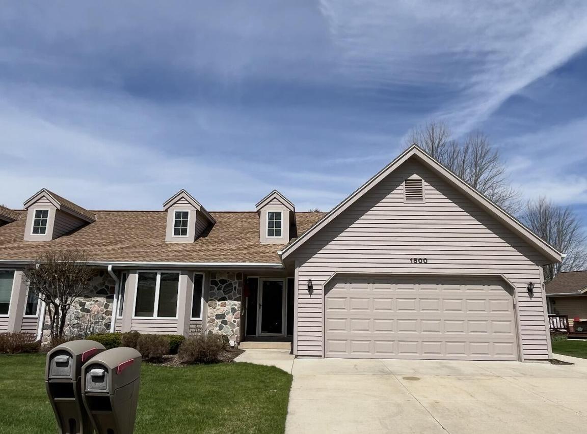 1500 Ridgewood Dr #D-7-14, West Bend, WI 53095
