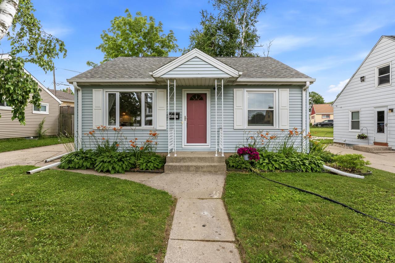4107 S Hately Ave, Saint Francis, WI 53235