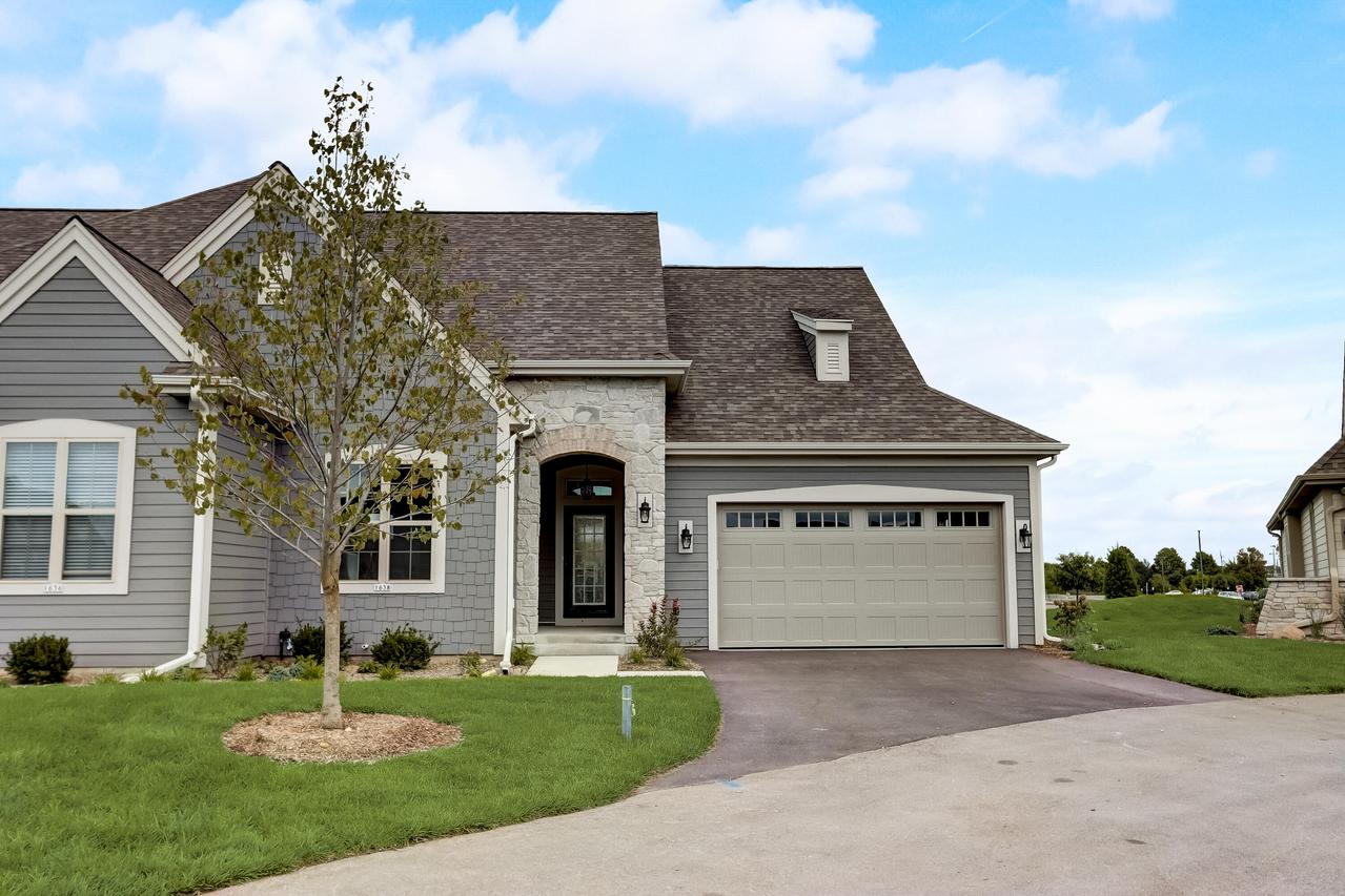 1614 Belmont Ln #35B, Oconomowoc, WI 53066
