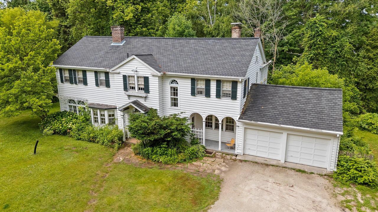 3814 Meadow Ln, Manitowoc, WI 54220