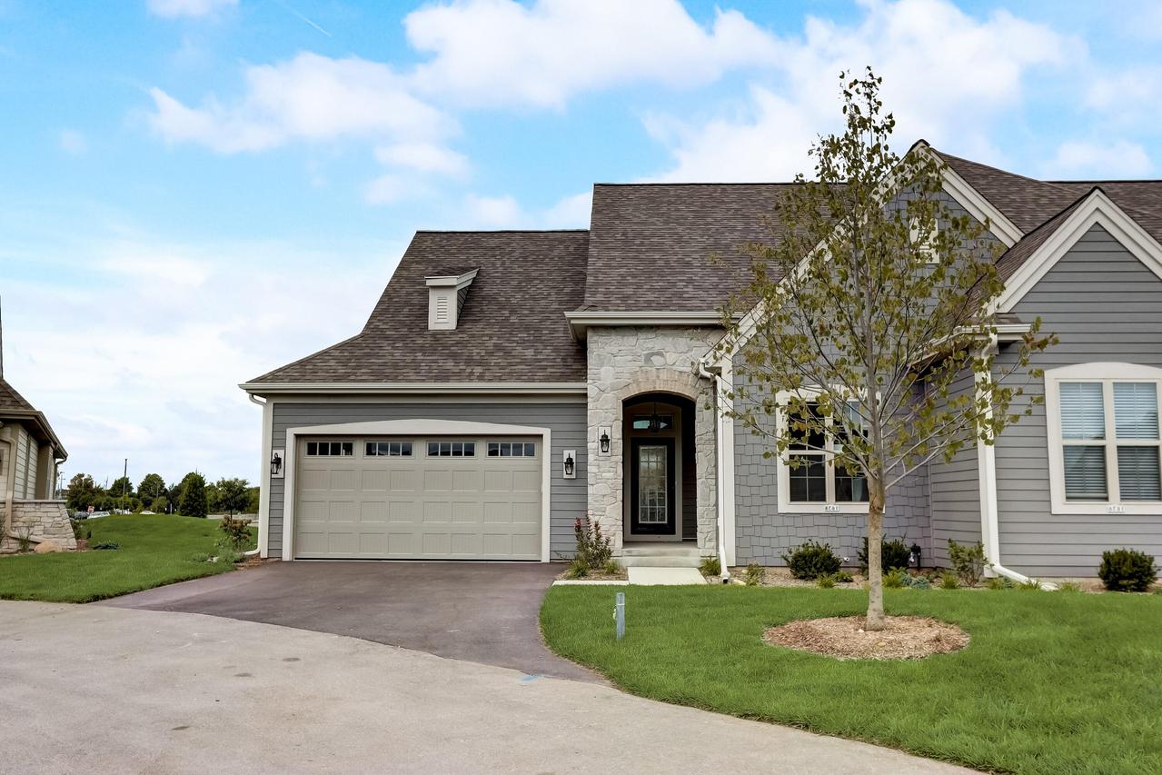 1612 Belmont Ln #36B, Oconomowoc, WI 53066