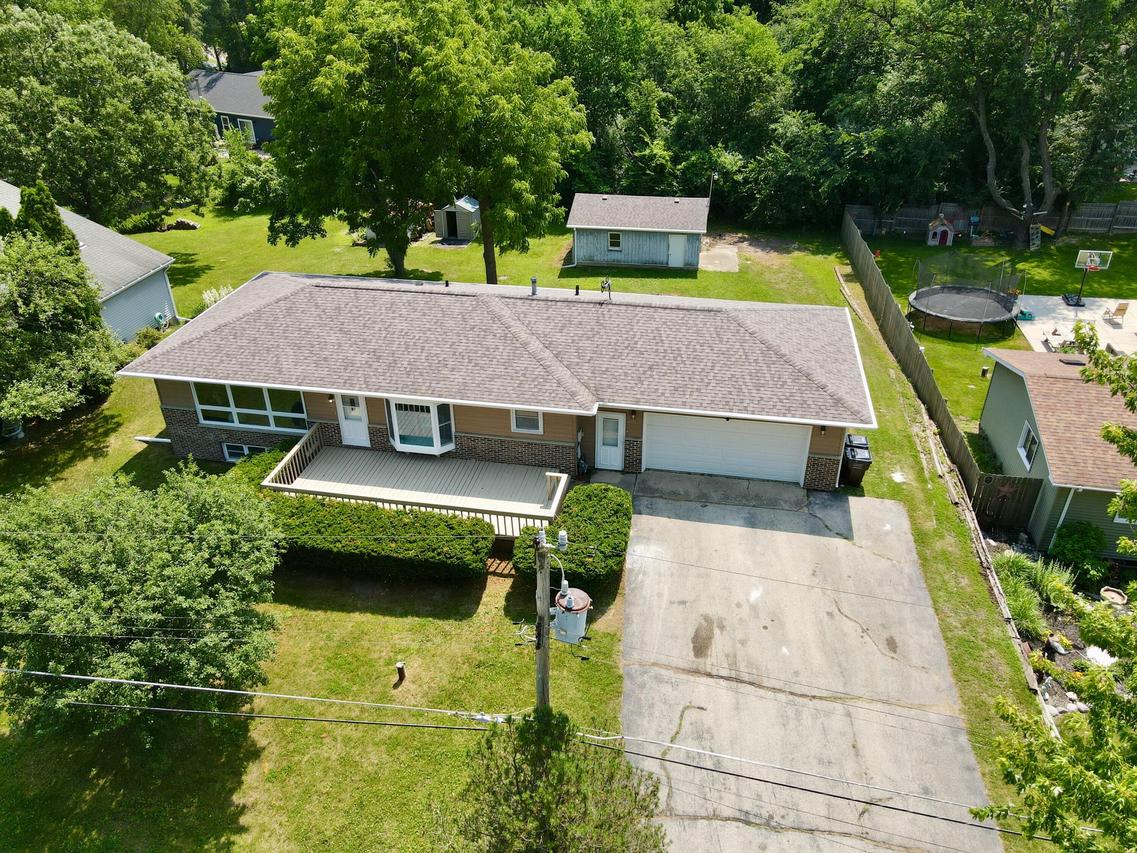 9615 402nd Ave, Randall, WI 53128