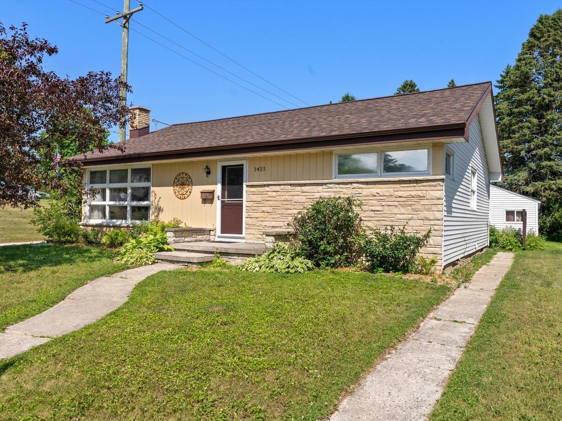 1421 N 5th St, Manitowoc, WI 54220