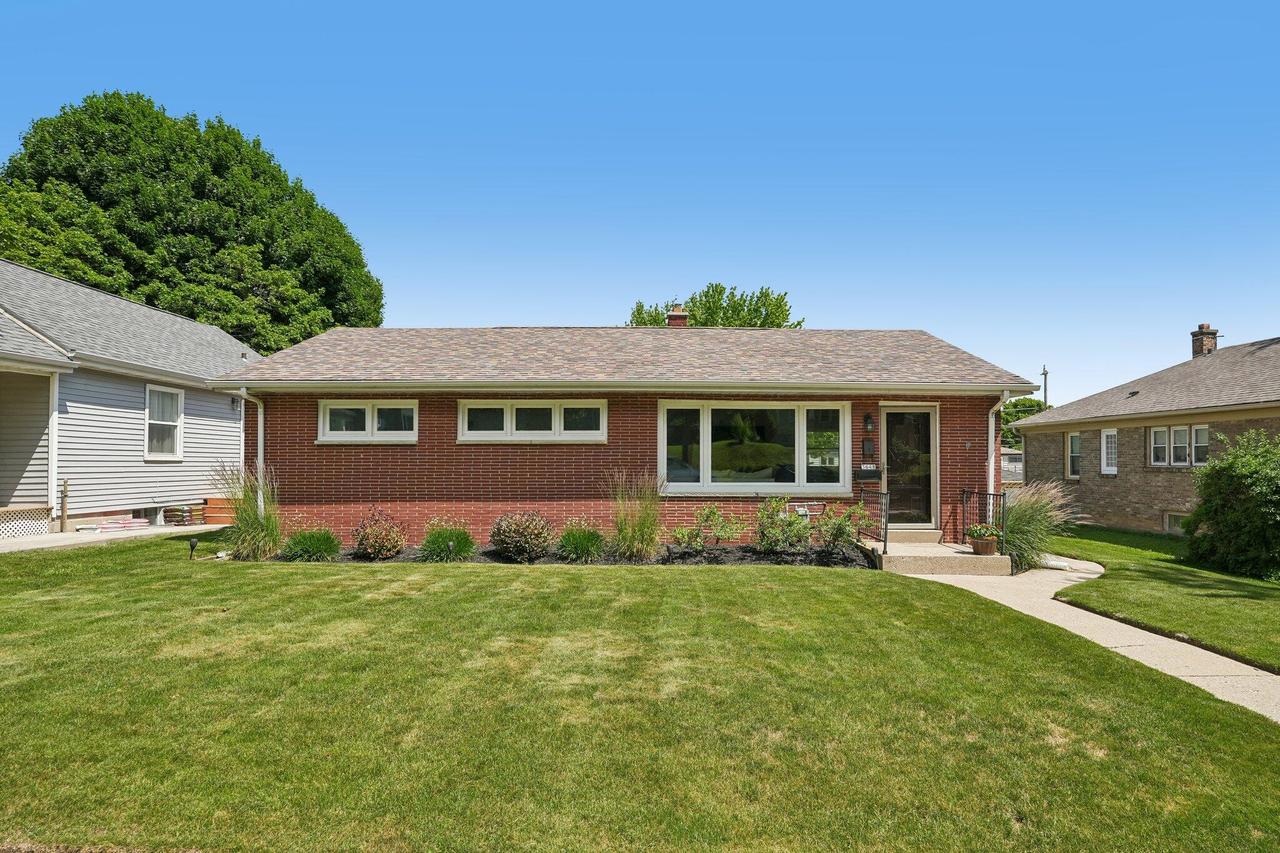 3648 E Whittaker Ave, Cudahy, WI 53110