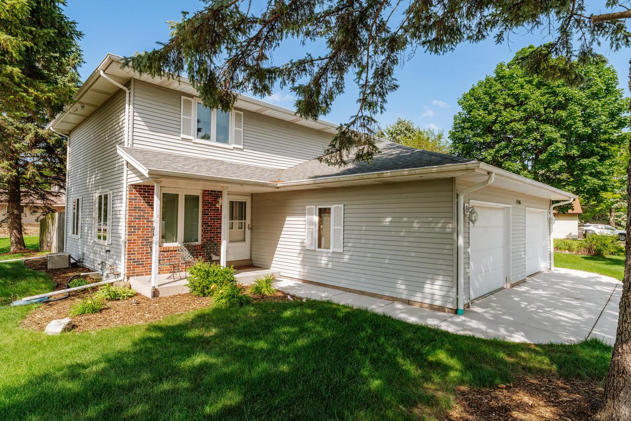 716 Fox Ln, Waterford, WI 53185