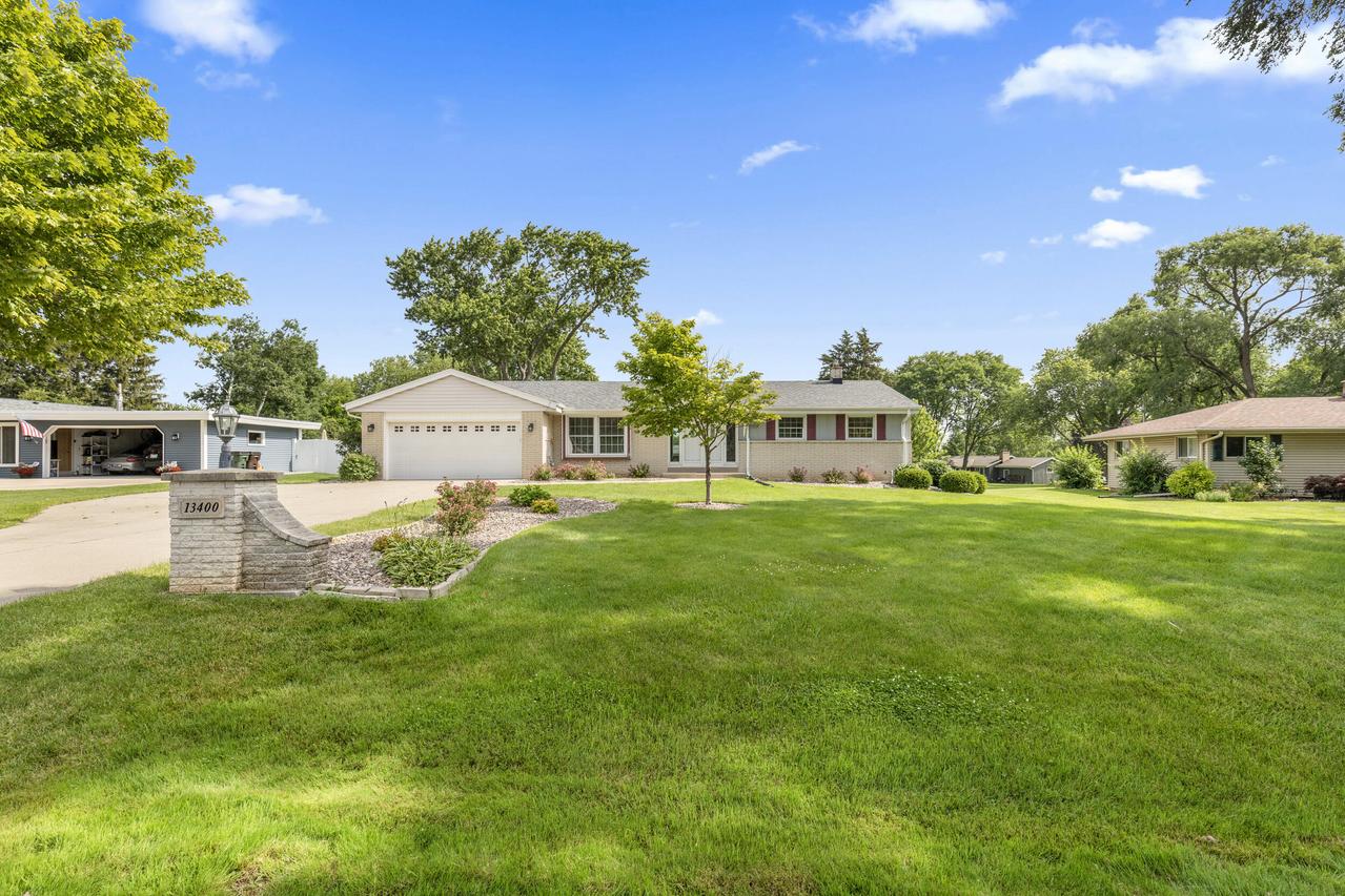 13400 W Sunny View, New Berlin, WI 53151