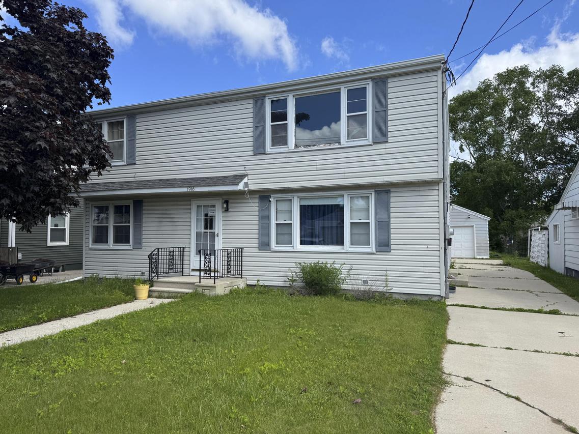 1916 12th St, Two Rivers, WI 54241