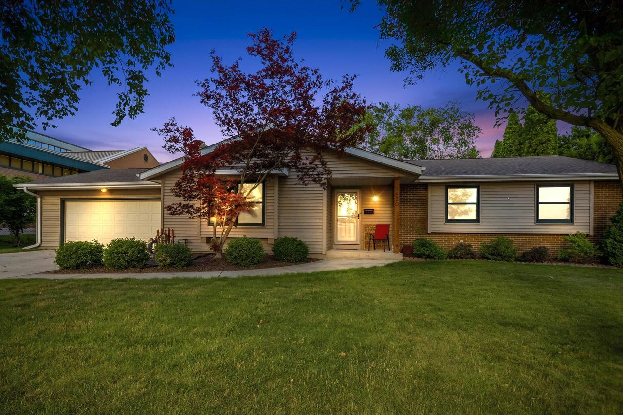 1630 11th Ave, Grafton, WI 53024