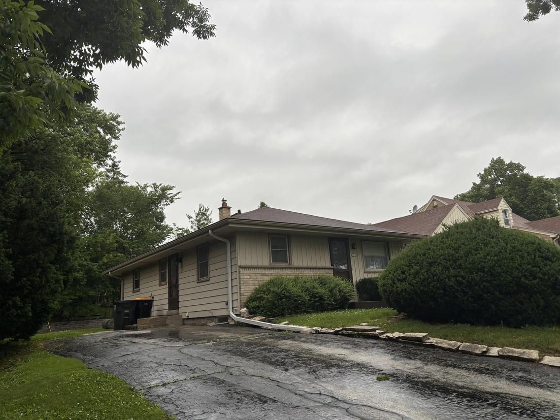 2049 N 115th St, Wauwatosa, WI 53226