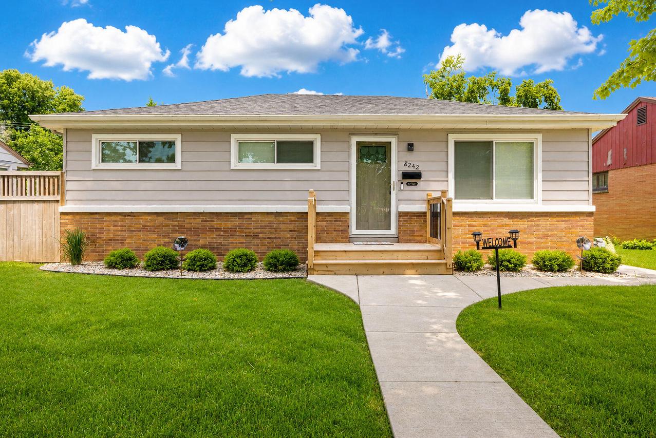 8242 W Luscher Ave, Milwaukee, WI 53218