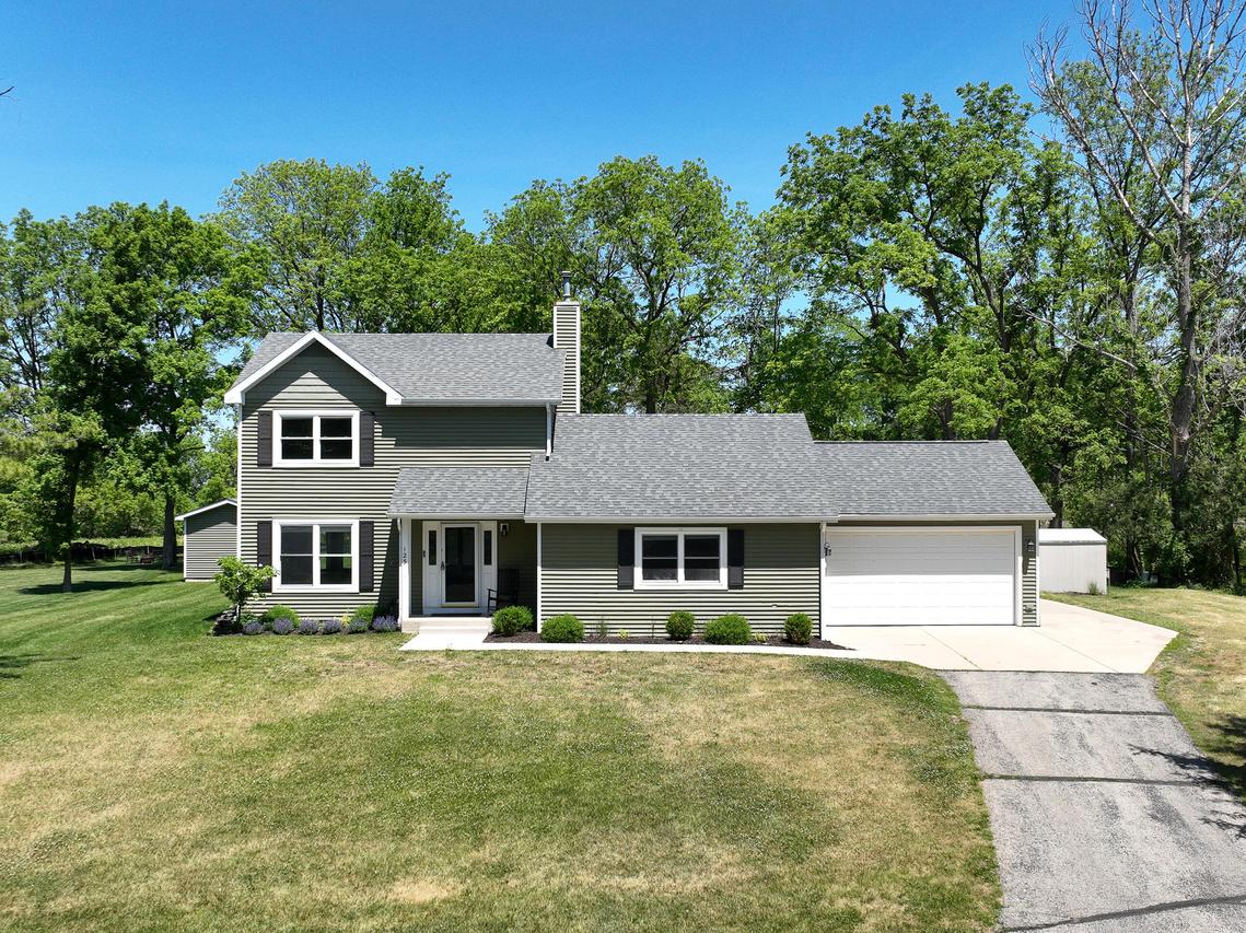 125 Potawatomi Rd, Williams Bay, WI 53191
