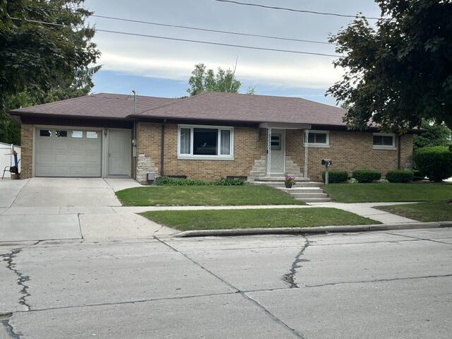 2504 S 8th St, Manitowoc, WI 54220