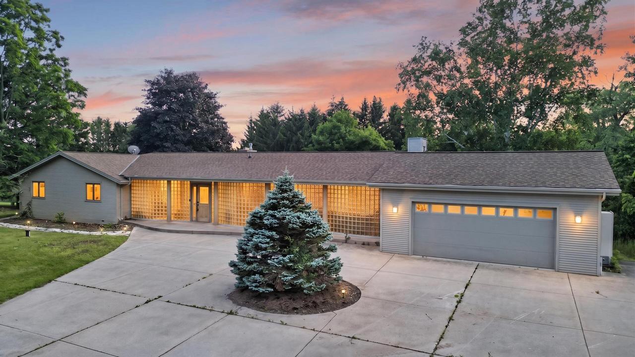 W2179 Shamrock Dr, Sheboygan Falls, WI 53083
