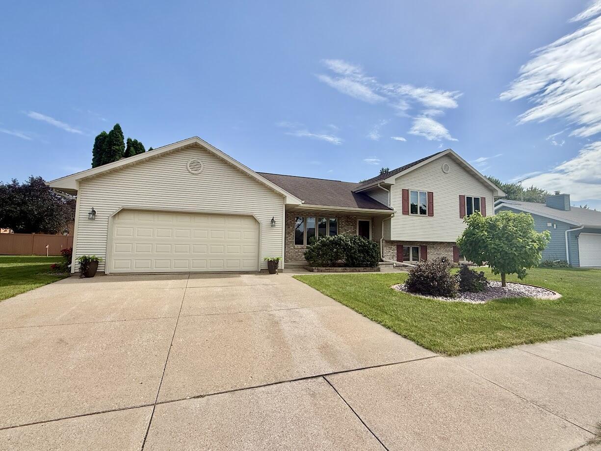 1035 Laager Ln, Oshkosh, WI 54902
