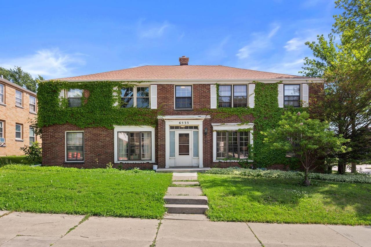 6533 W Center St, Wauwatosa, WI 53210