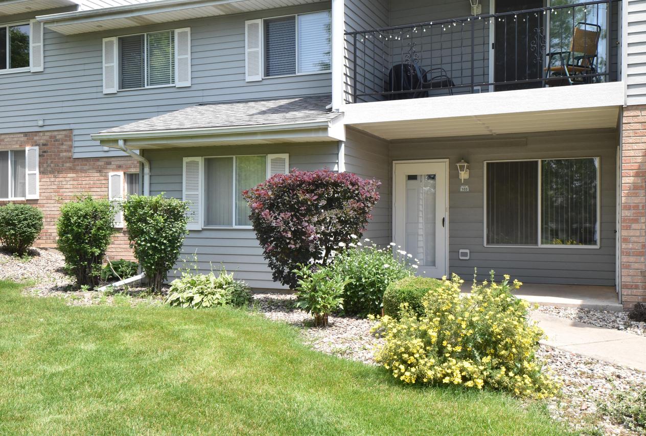 1127 Sunnyslope Dr #103, Mount Pleasant, WI 53406