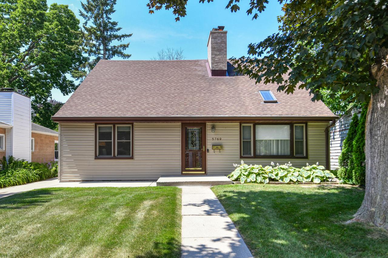 5769 N River Forest, Glendale, WI 53209