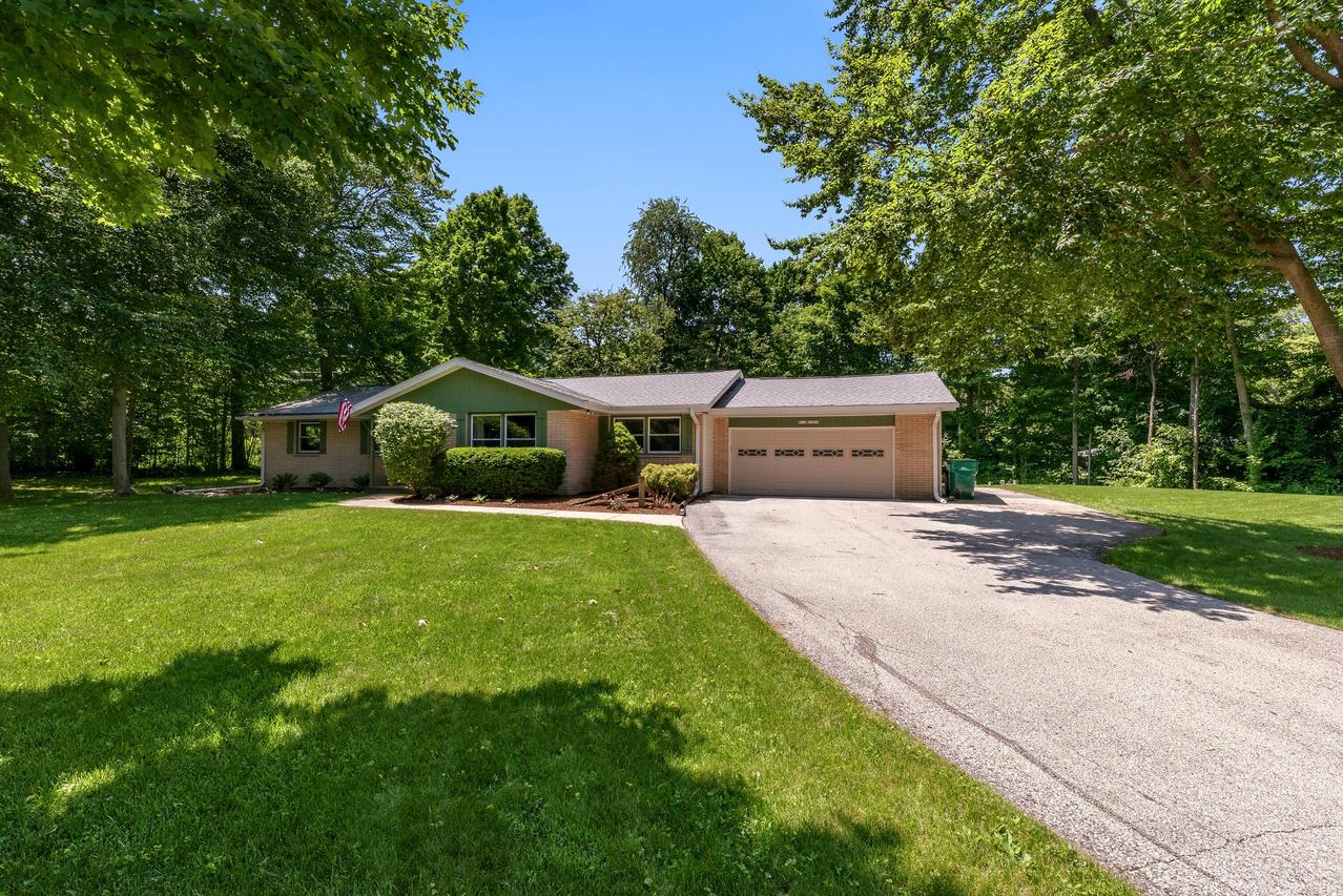 N115W19979 Woodland Dr, Germantown, WI 53022