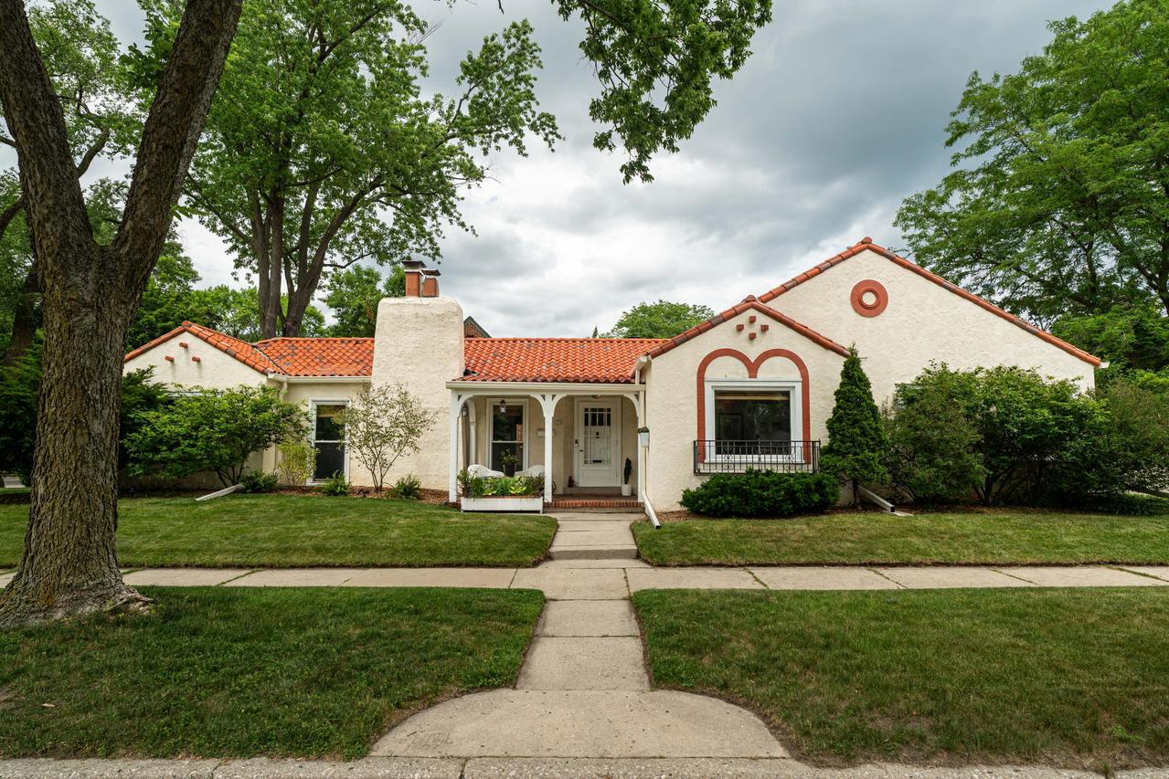 130 W Birch Ave, Whitefish Bay, WI 53217
