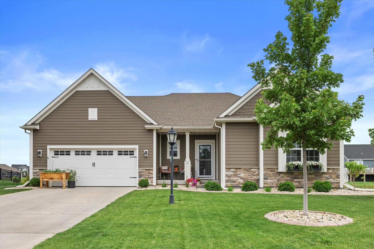 35174 Winnebago Ct, Summit, WI 53066