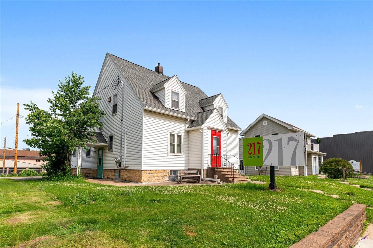 217 N Main St, Viroqua, WI 54665