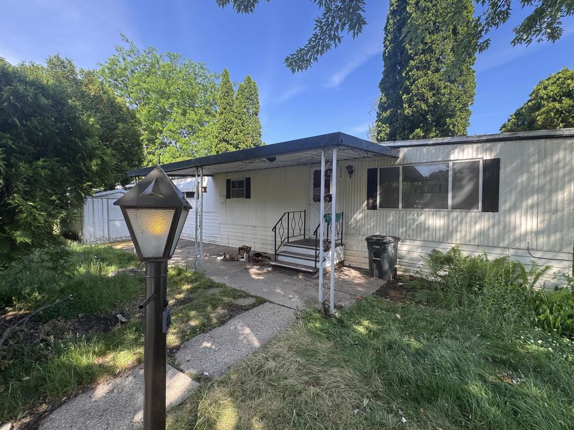 1432 Pleasant St, Lyons, WI 53105
