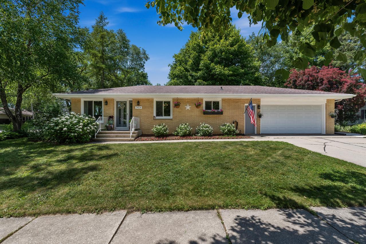 2404 Skyline Dr, West Bend, WI 53090