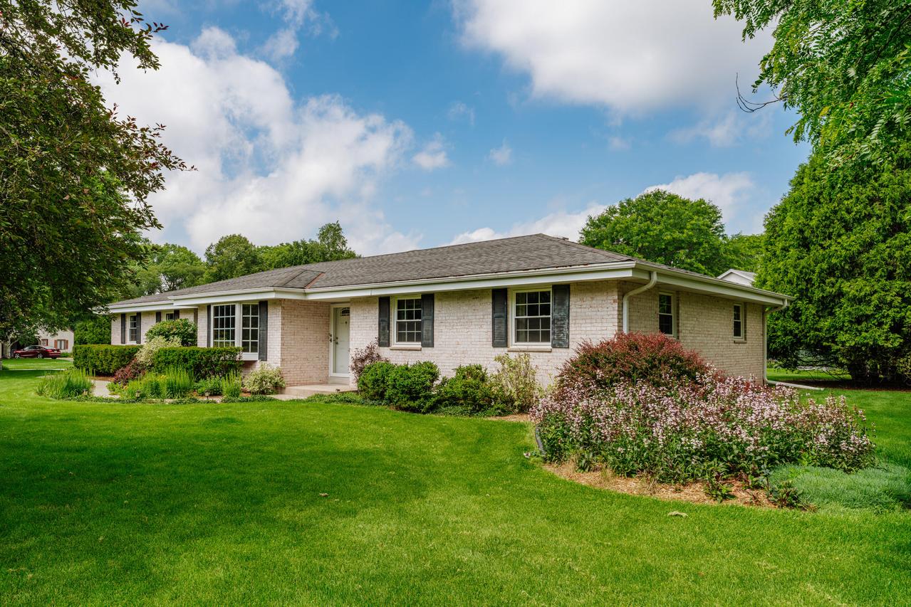 3815 Westwood Ct, Brookfield, WI 53005