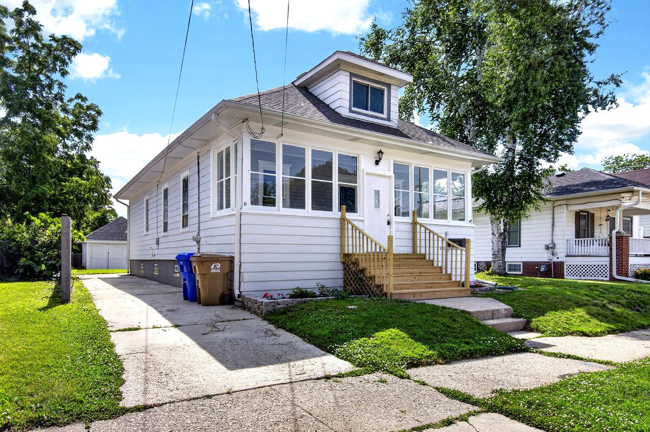6053 37th Ave, Kenosha, WI 53142