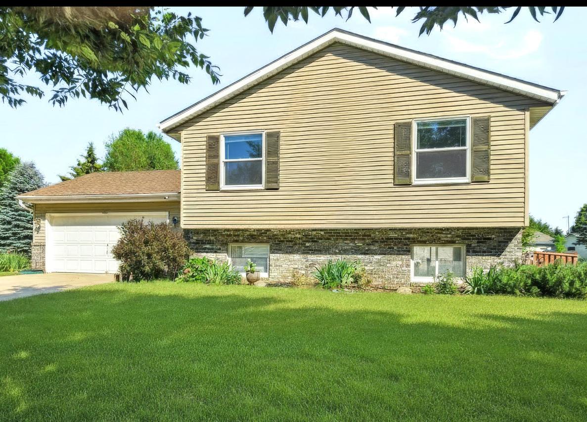 401 Idlewood Ave, West Bend, WI 53095
