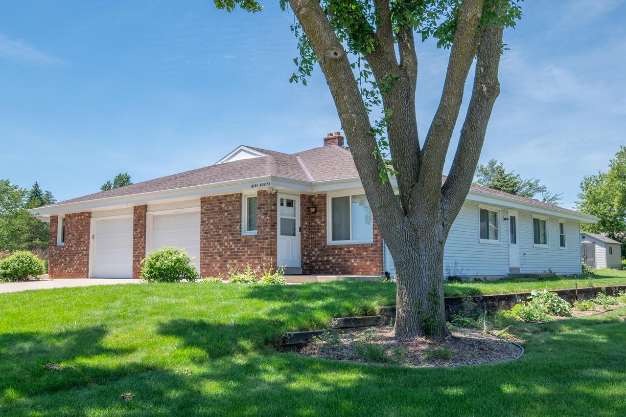 N101W15752 Council Bluffs Dr, Germantown, WI 53022
