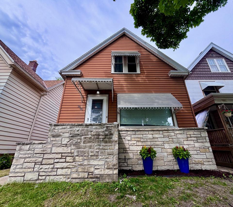 2630 S Delaware Ave, Milwaukee, WI 53207